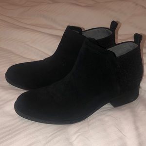 Black & gray suede TOMS booties